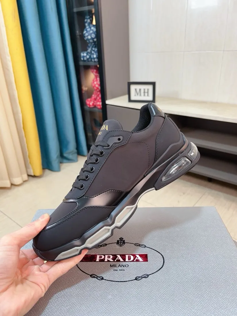 Men's shoes 💰660🌹🌹High-quality new Prada counters are launched simultaneously. The new men's shoes and 😘fabrics are selected from imported mesh and glue-spraying technology. Imported cowhide lining. 👍🏿High-end☄️Open-molded non-slip rubber outsole, exquisite lines, simple and elegant, comfortable and high-end for leisure travel. Code number: 38 to 44